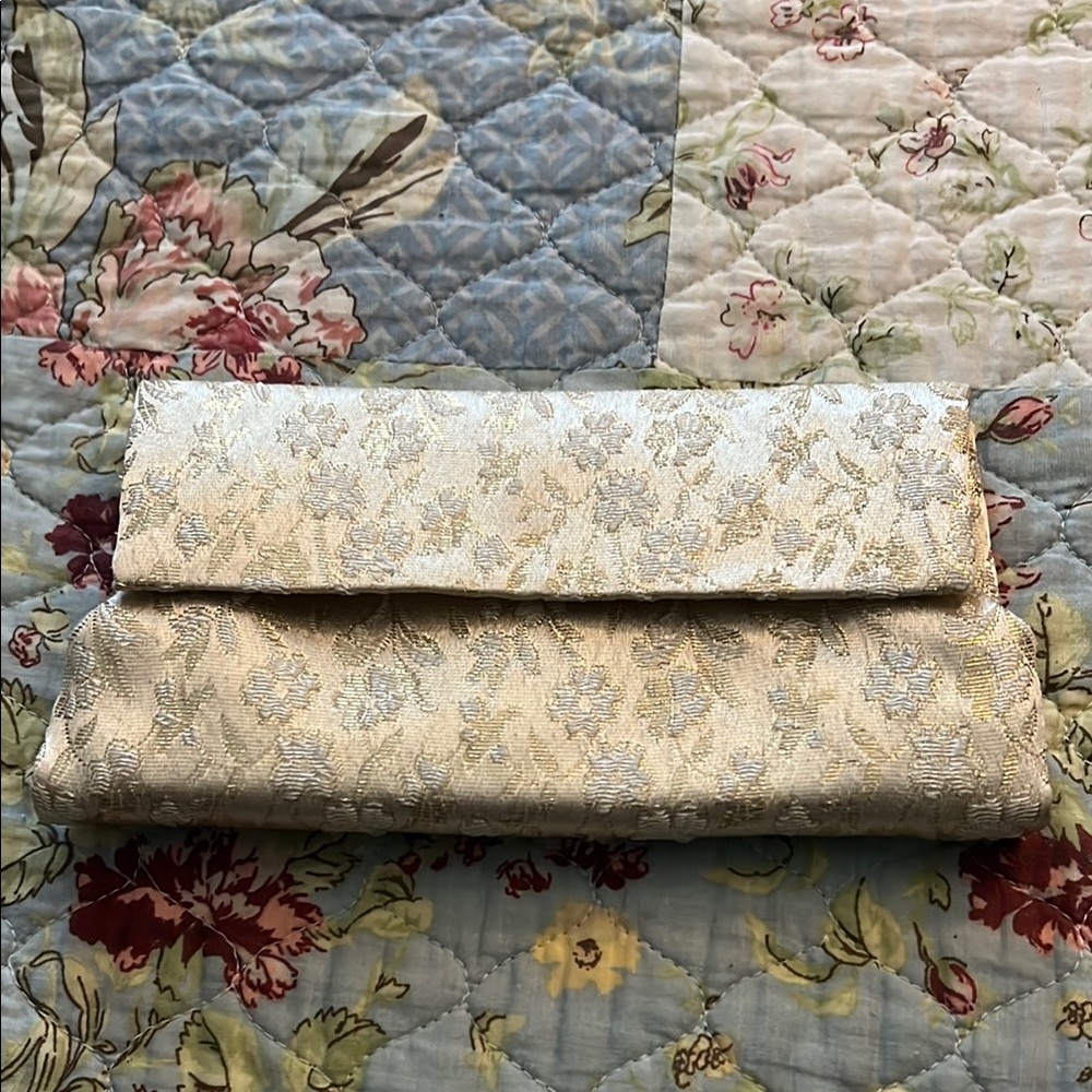 Vintage Elegant Gold and Cream Floral Clutch